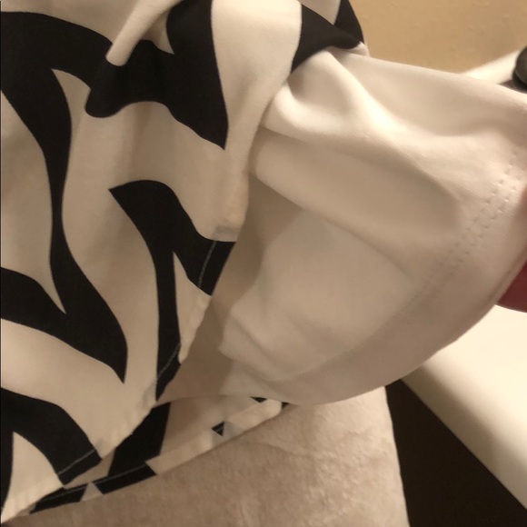 Black and White Dress - Picture 5 of 7